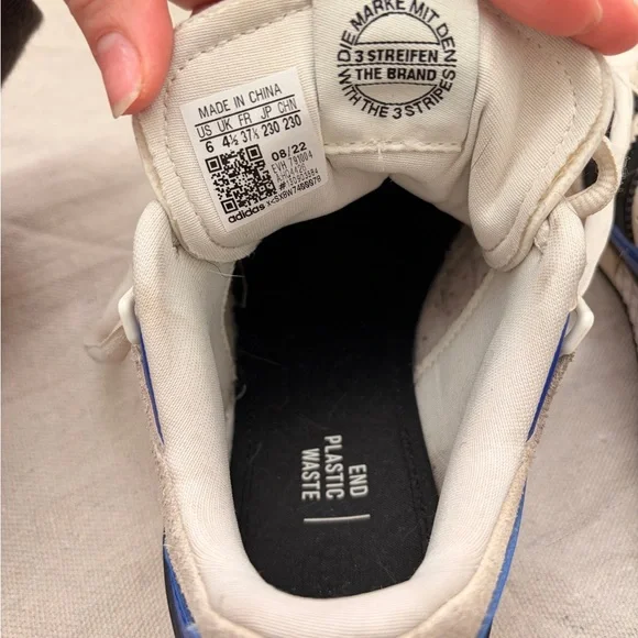 Adidas 	FORUM LOW SHOES Cream and Blue Sneakers - Picture 6 of 6